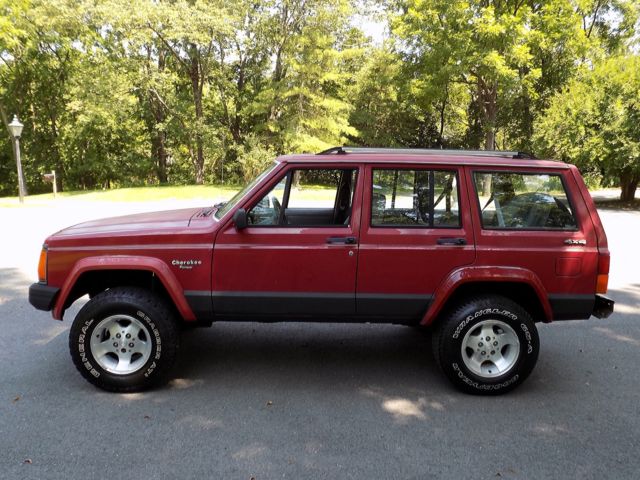 1990 Jeep Cherokee Pioneer 4-Door SUV - photo 7