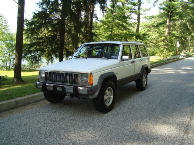 NO RESERVE!! 1990 Jeep Cherokee XJ 4.0L 5spd Manual Stick, 4x4, Cold A/C!! 1990 Jeep Cherokee XJ