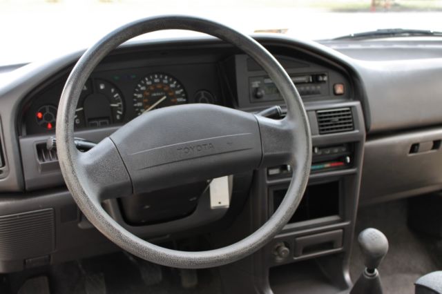 1990 Toyota Corolla NO RESERVE 83K MILES MANUAL TRANSMISSION - photo 3