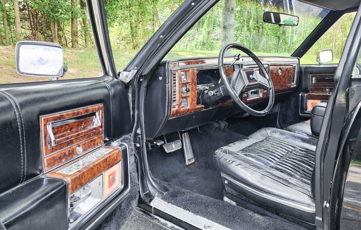 1991 Cadillac Fleetwood NO RESERVE BROUGHAM LOW MILES TRIPPLE-BLACK - photo 12