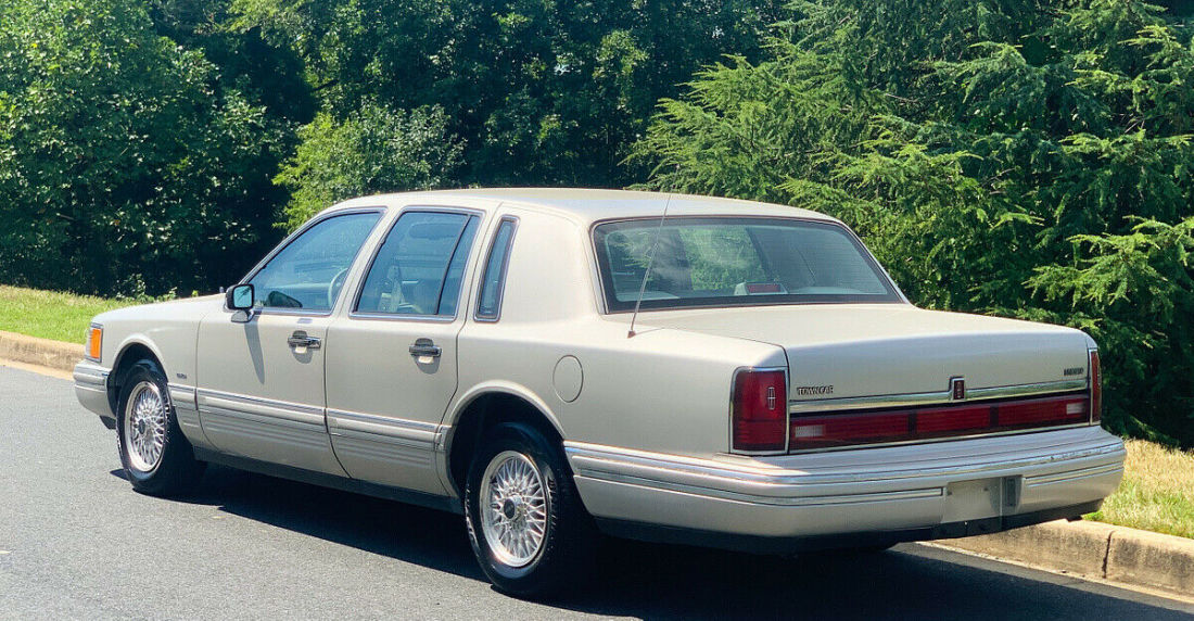1992 Lincoln Town Car Cartier No Reserve! 63k Miles 1 owner - photo 2