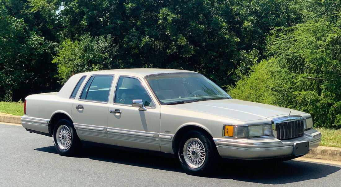 1992 Lincoln Town Car Cartier No Reserve! 63k Miles 1 owner - photo 3