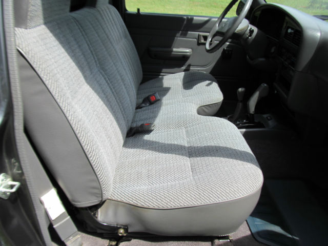 1992 Toyota Pickup NO RESERVE, Only 88,000 miles, Rare automatic - photo 10