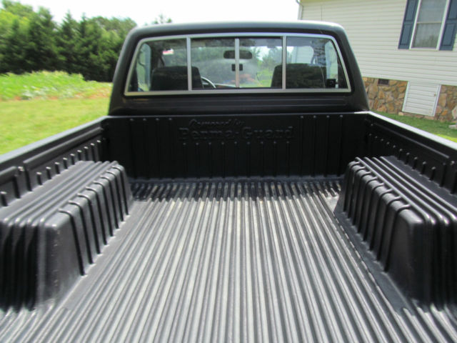 1992 Toyota Pickup NO RESERVE, Only 88,000 miles, Rare automatic - photo 6