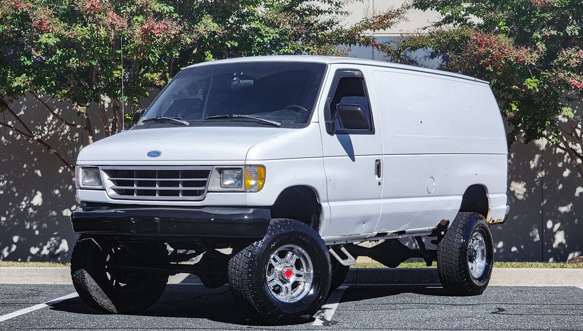 1993 Ford E-Series Van NO RESERVE QUIGELEY 4X4 LOW MILES LOOK!! - photo 2