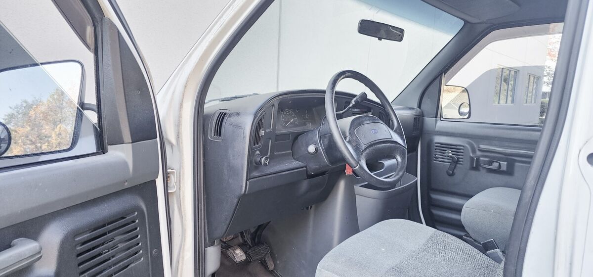 1993 Ford E-Series Van NO RESERVE QUIGELEY 4X4 LOW MILES LOOK!! - photo 7