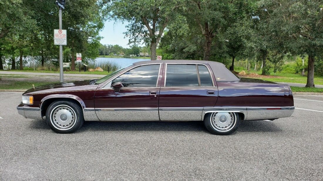 1994 Cadillac Fleetwood BASE - photo 2