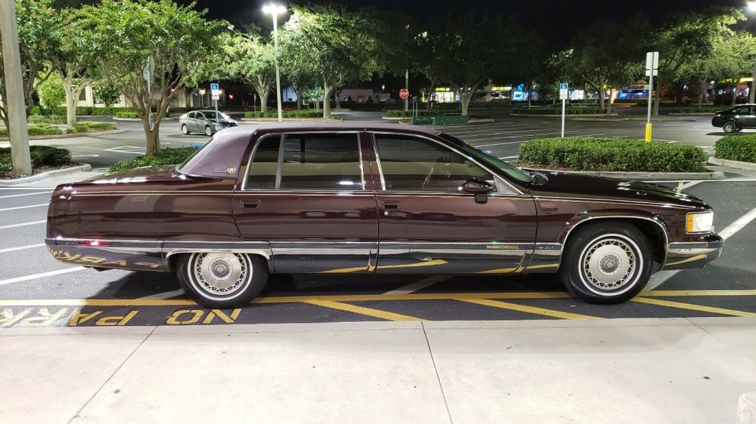 1994 Cadillac Fleetwood BASE - photo 9