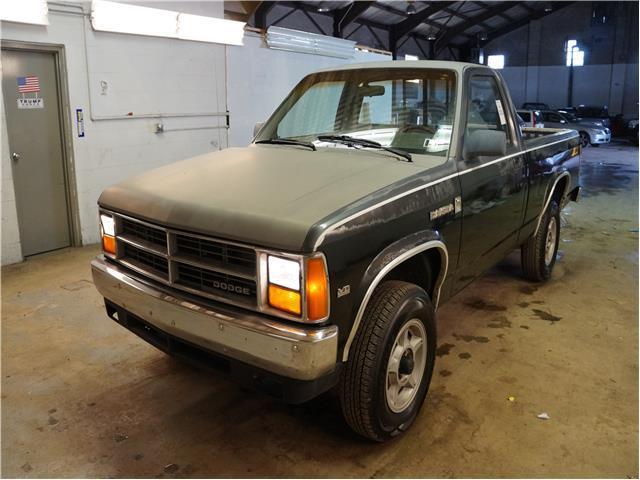 NO RESERVE - 4WD - TRUCK - DODGE - DAKOTA - 3.9L - V6 - AUTOMATIC - NEW TIRES 1988 Dodge Dakota --