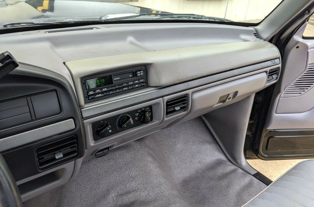 1994 Ford F-150 NO RESERVE 52K MILES 1 OWNER 4.9L I6 MUST SEE!!! - photo 12