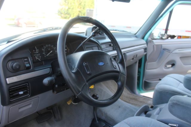 1994 Ford F-250 NO RESERVE 124,100 SUPER CLEAN LOW MILES 7.3L 4X4 - photo 7