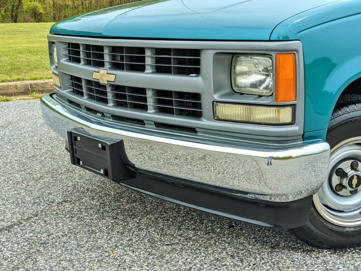 1994 Chevrolet C/K Pickup 1500 NO RESERVE 76K MILES SUPER CLEAN 4.3L V6 90 PICS - photo 2