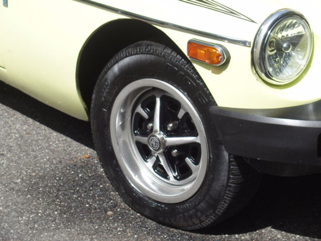 1976 MG MGB - photo 2