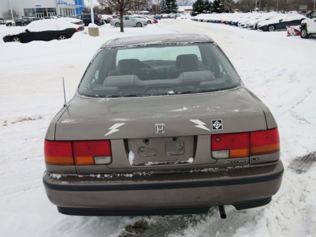 1993 Honda Accord LX Sedan 4-Door - photo 5