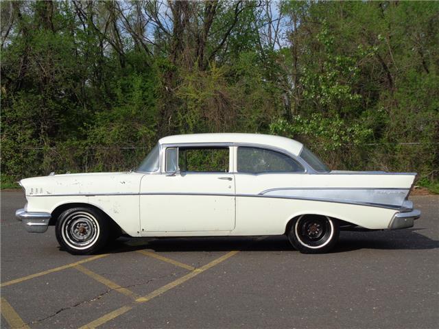 1957 Chevrolet Bel Air/150/210 EXTREMELY CLEAN NO RUST NO TITLE - photo 2