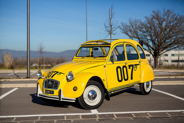 NO RESERVE AUCTION - 1980 CITROEN 2CV 6 - 007 "JAMES BOND" -- OPEN AND READ 1980 Citroën AX - 2CV 6 "007 JAMES BOND" - NO RESERVE AUCTION!