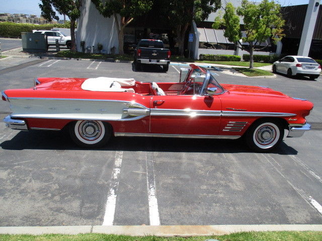 1958 Pontiac Bonneville Red and White leather bucket seats - photo 2