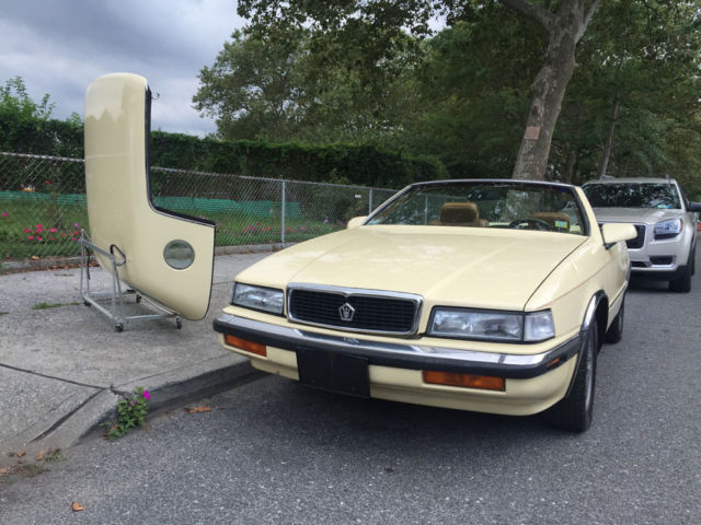 NO RESERVE! Clean carfax, hard and soft top, leather, Turbo engine, fully loaded 1989 Chrysler TC by Maserati Convertible