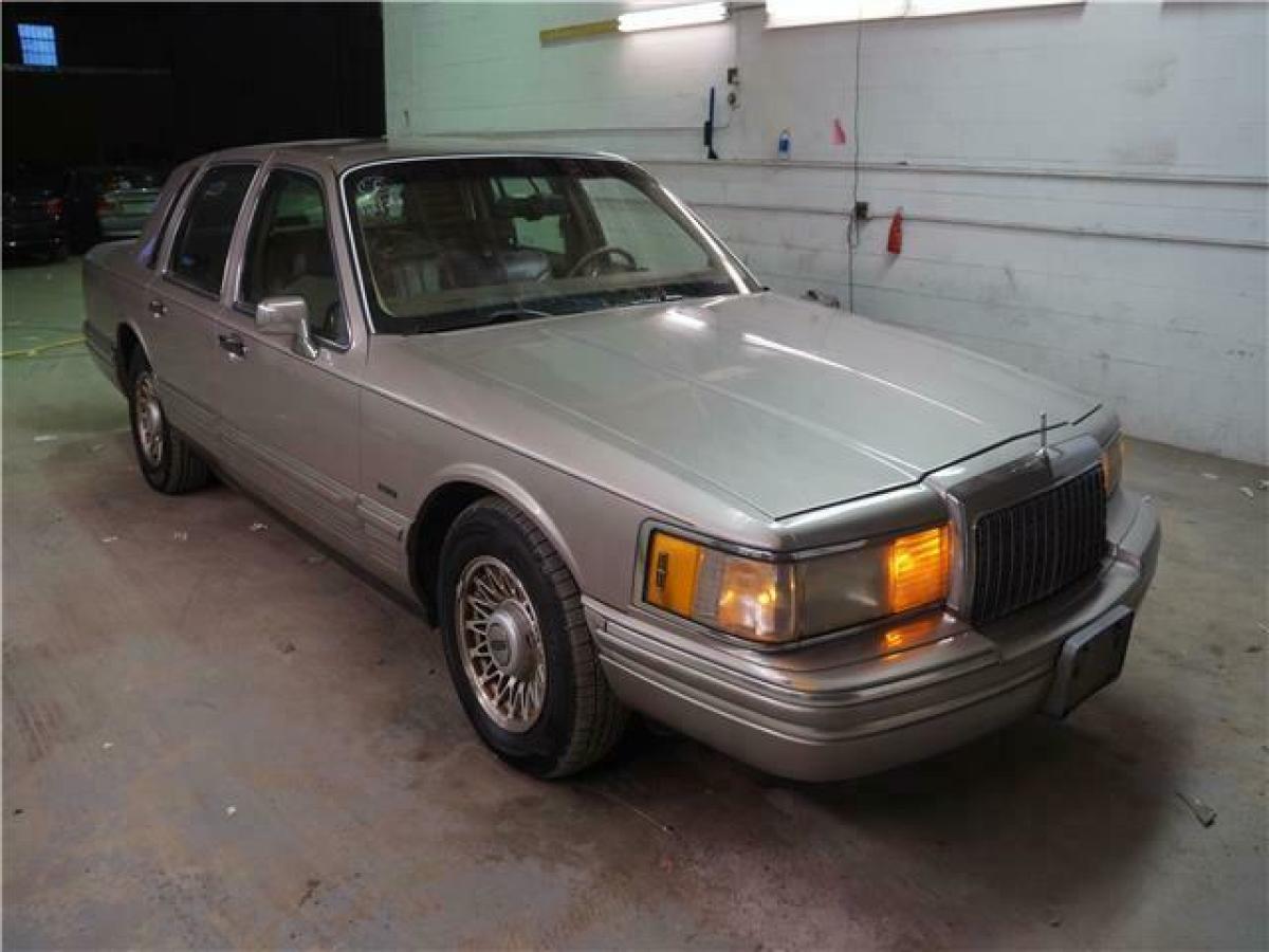 1994 Lincoln Town Car Signature - photo 3
