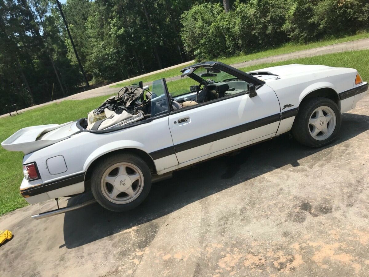 1990 Ford Mustang
