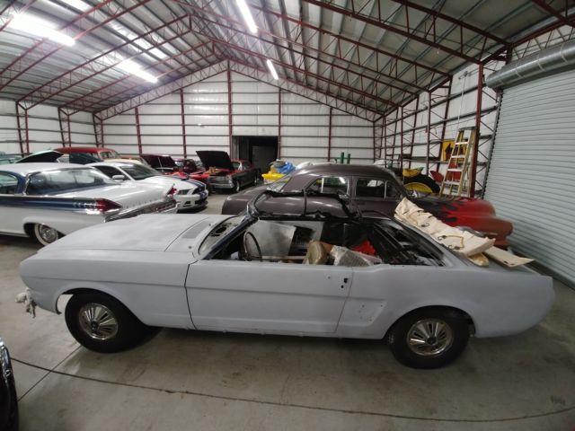 1966 Ford Mustang CONVERTIBLE DELUXE INTERIOR - photo 13