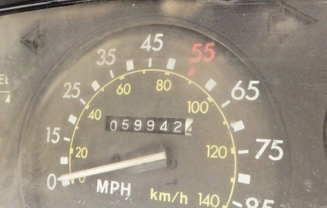 1983 Toyota Hilux Pickup Flatbed Work Truck NO RESERVE ! - photo 11
