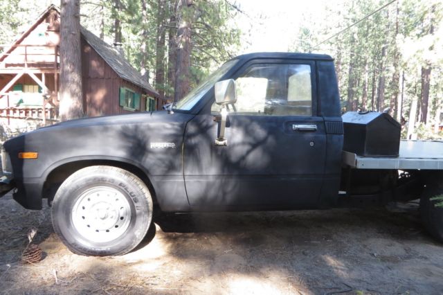 1983 Toyota Hilux Pickup Flatbed Work Truck NO RESERVE ! - photo 5