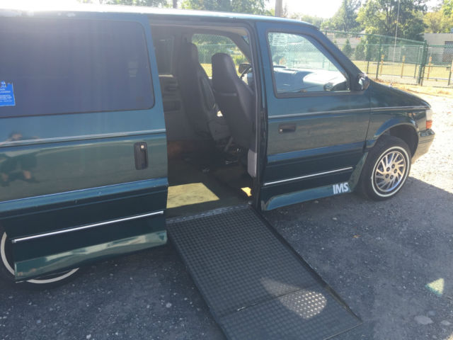 NO RESERVE Handicap disability wheelchair lift ramp grand caravan mini van cheap 1994 Dodge Grand Caravan HANDICAP VAN