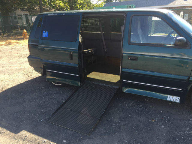 1994 Dodge Grand Caravan HANDICAP VAN - photo 2