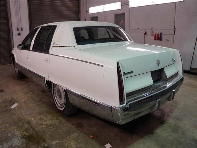 1993 Cadillac Fleetwood -- - photo 2