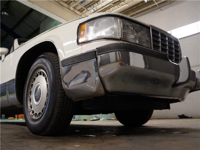 1993 Cadillac Fleetwood -- - photo 9