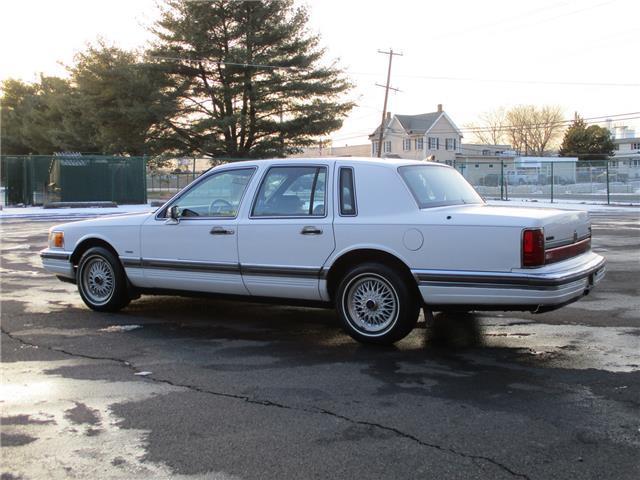 1990 Lincoln Town Car 111K MILES! 2ND OWNER! - photo 5
