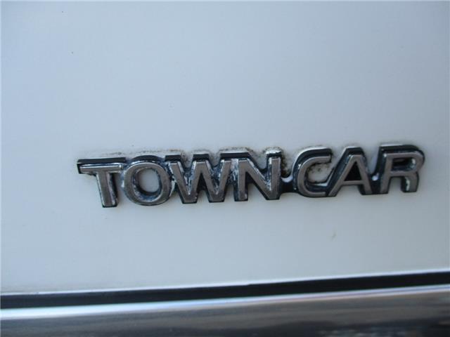 1990 Lincoln Town Car 111K MILES! 2ND OWNER! - photo 9