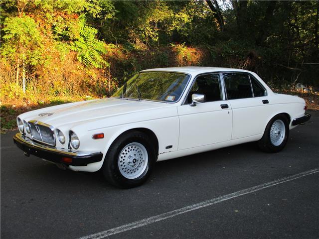 NO RESERVE LEATHER! SUNROOF! EXTRA CLEAN! RUNS DRIVES GREAT! 1985 Jaguar XJ6 SOVEREIGN 1 OWNER! 62K MILES!