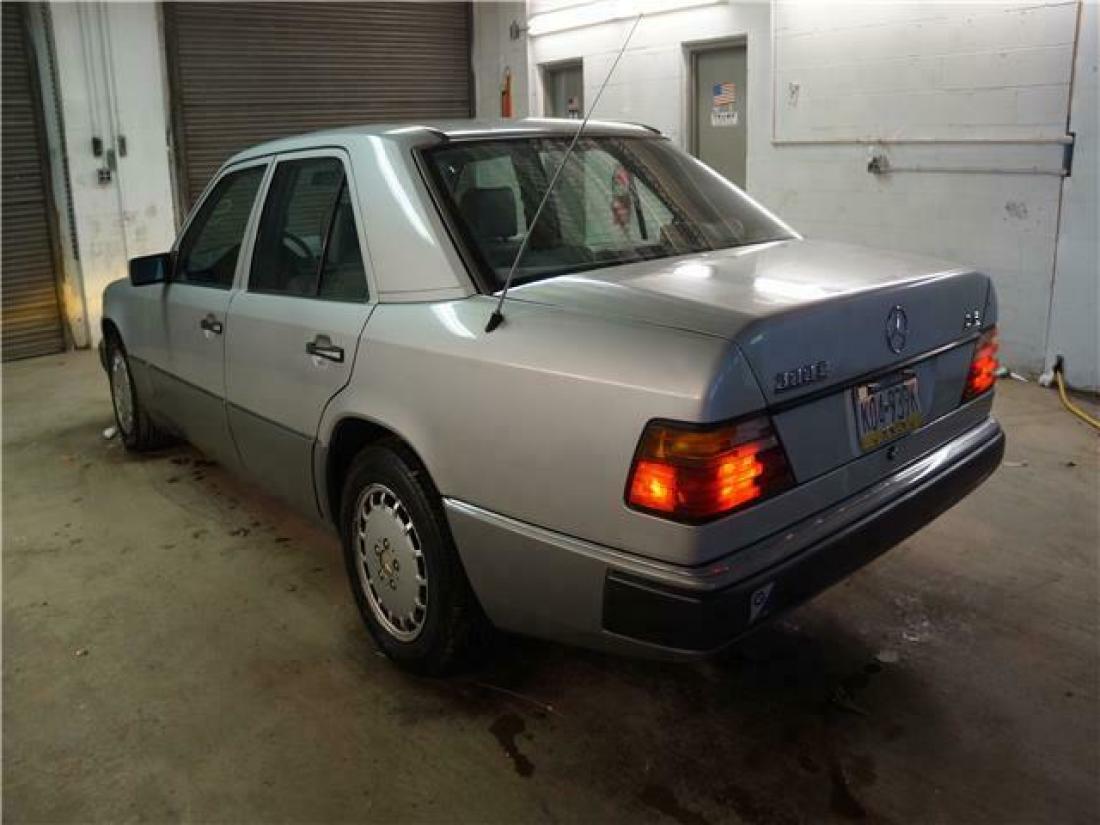 1991 Mercedes-Benz 300-Series 300E - photo 2