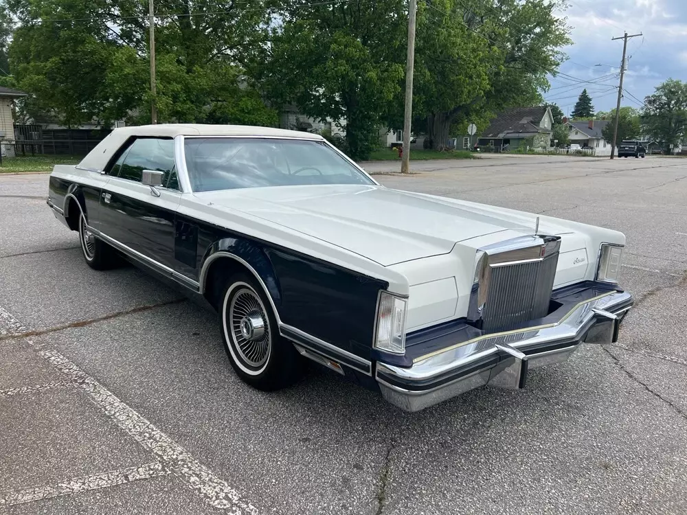 NO RESERVE! Low miles, original owner for over 40 years, original garage find!!! 1979 Lincoln Continental Coupe Mark V Bill Blass Designer Edition!