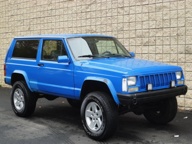 NO RESERVE NO RUST ON THE UNDERCARRIAGE RUNS DRIVES GREAT 1988 Jeep Cherokee 4WD 4X4 2DR LIFTED! BRAN NEW TIRES!