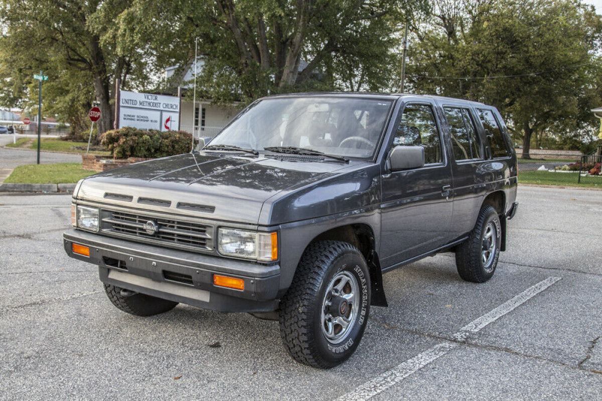 1990 Nissan Pathfinder SE 4x4 ONE OWNER LOW MILES!