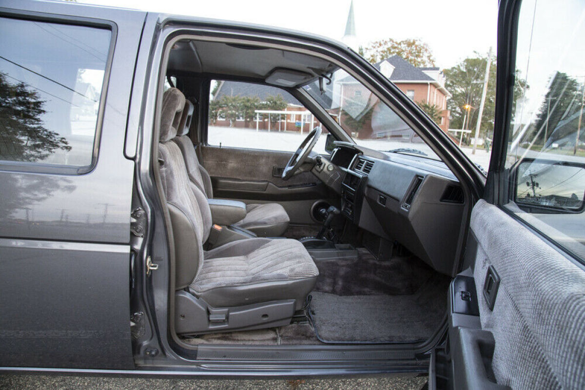 1990 Nissan Pathfinder SE 4x4 ONE OWNER LOW MILES! - photo 11