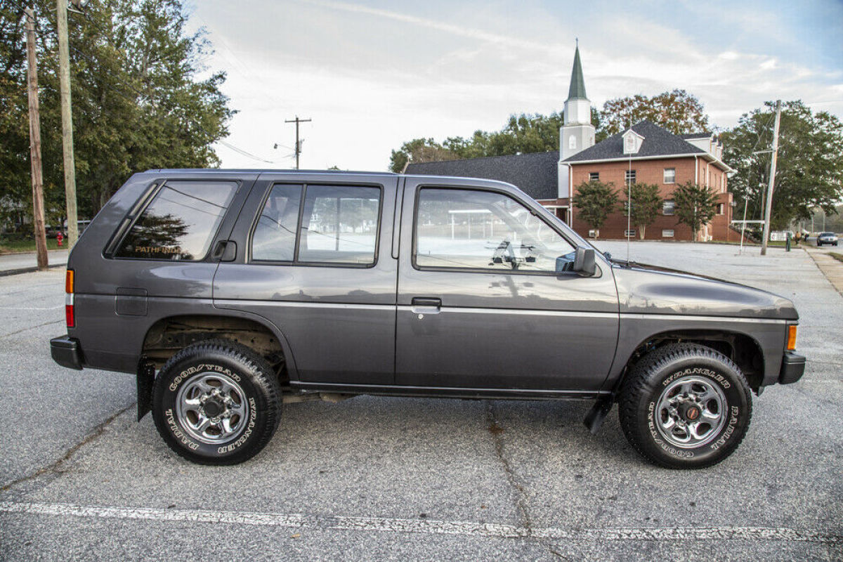 1990 Nissan Pathfinder SE 4x4 ONE OWNER LOW MILES! - photo 5