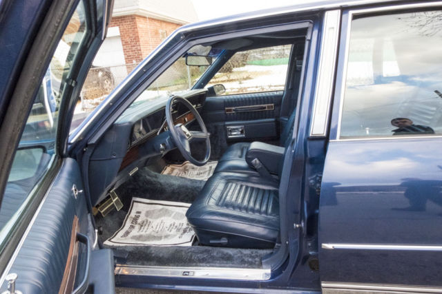 1989 Chevrolet Caprice Classic LS Brougham Sedan 4-Door - photo 4