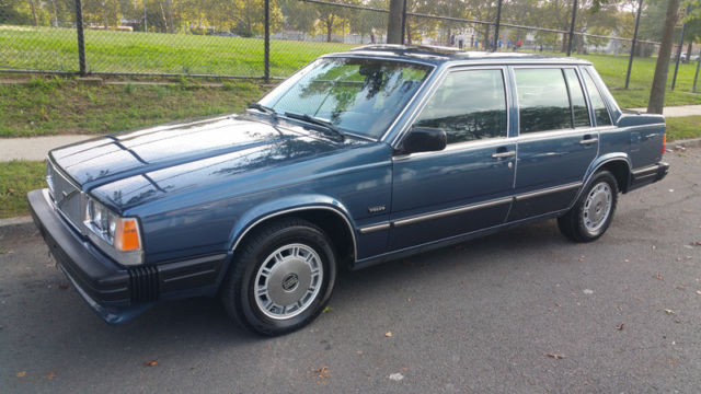NO RESERVE! Only 62,000 miles, one owner, dealer serviced, clean carfax,like new 1988 Volvo 740 GLE 62,000 miles!