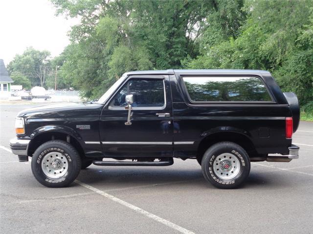 1994 Ford Bronco XLT 4WD 4X4 2ND OWNER! ICE COLD A/C! - photo 3