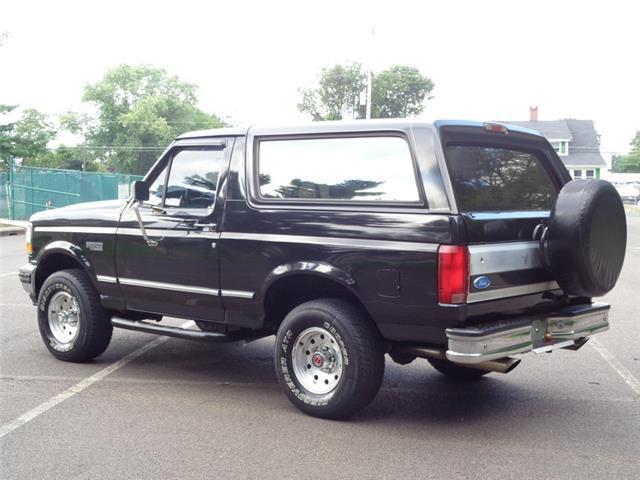 1994 Ford Bronco XLT 4WD 4X4 2ND OWNER! ICE COLD A/C! - photo 4