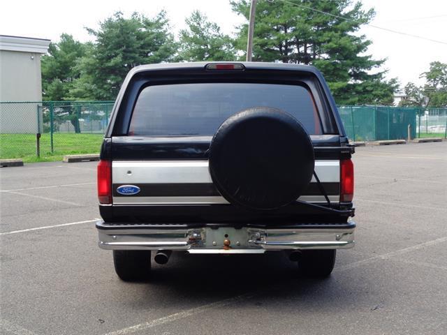 1994 Ford Bronco XLT 4WD 4X4 2ND OWNER! ICE COLD A/C! - photo 5