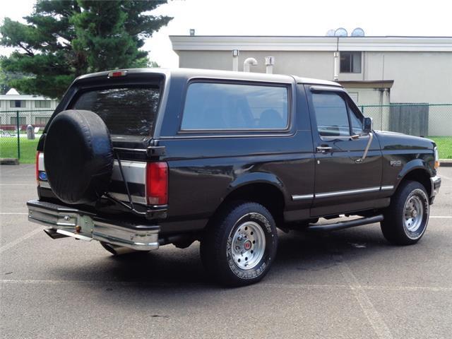 1994 Ford Bronco XLT 4WD 4X4 2ND OWNER! ICE COLD A/C! - photo 6