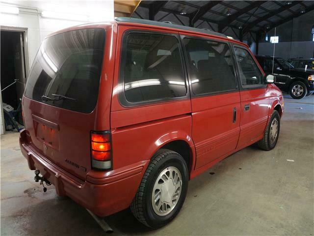 1992 Dodge Caravan ES - photo 2