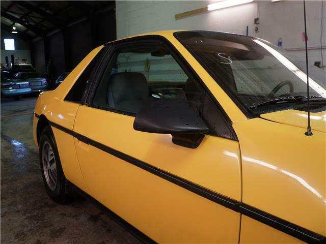 1988 Pontiac Fiero -- - photo 12