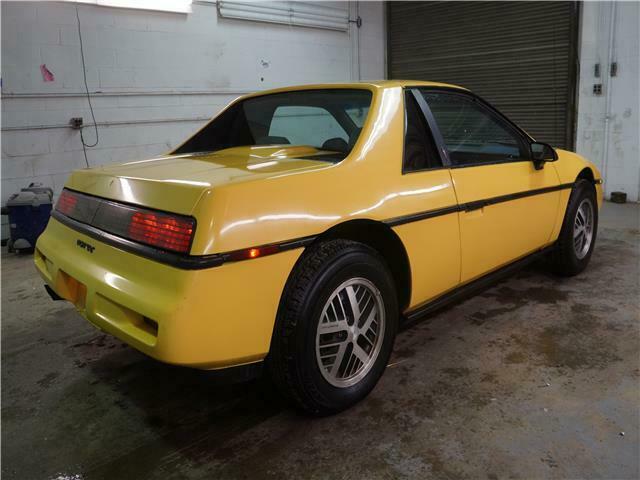1988 Pontiac Fiero -- - photo 2