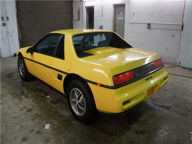1988 Pontiac Fiero -- - photo 3